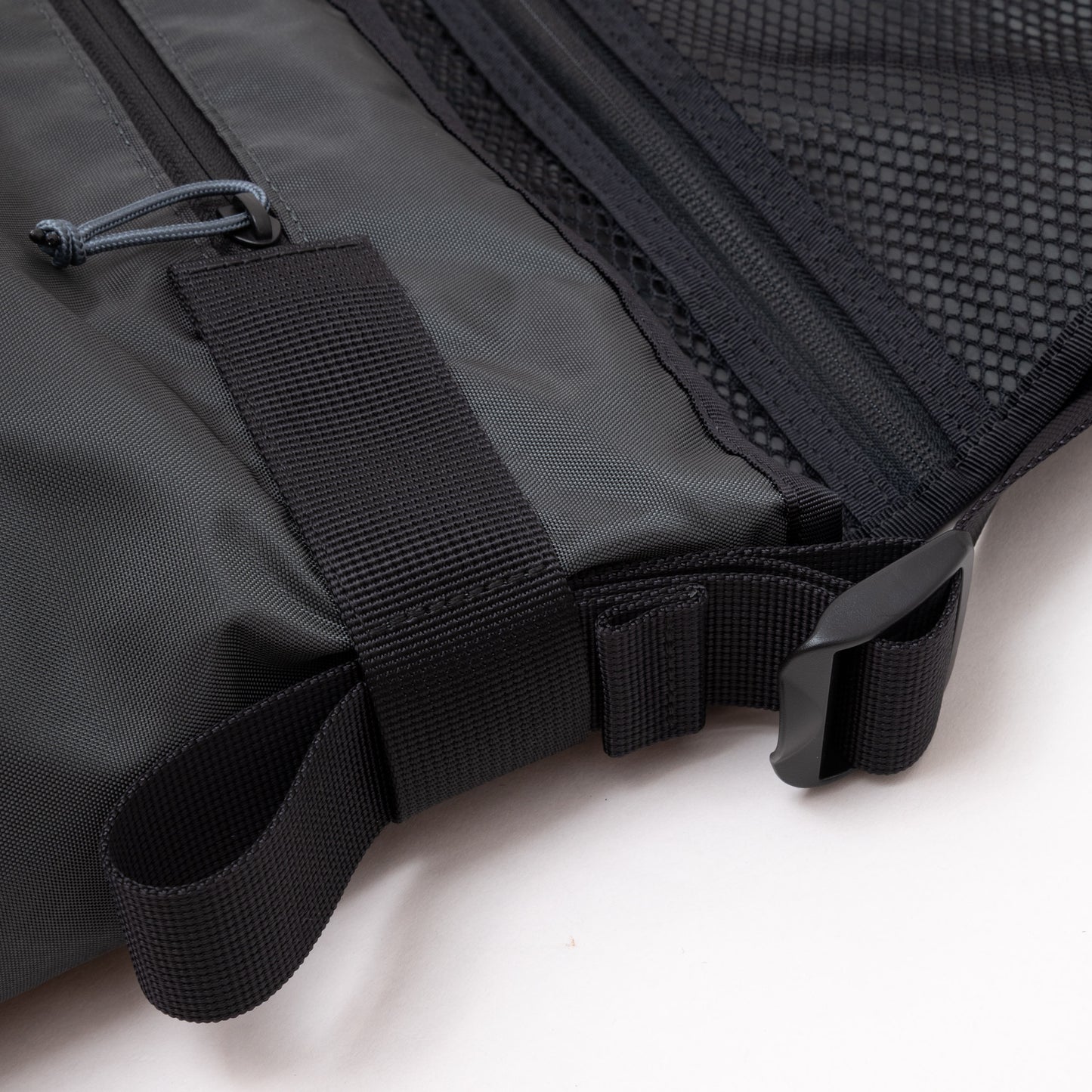 LAZY MESSENGER BAG