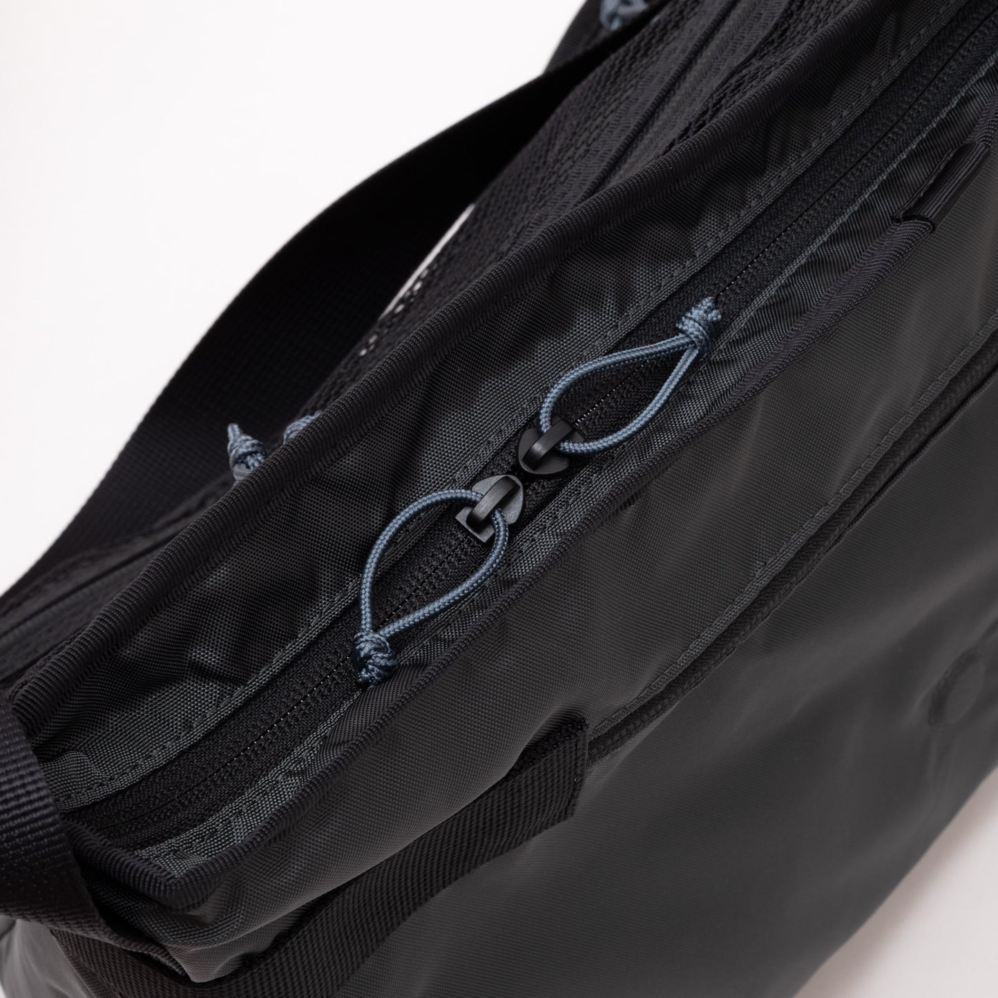LAZY MESSENGER BAG